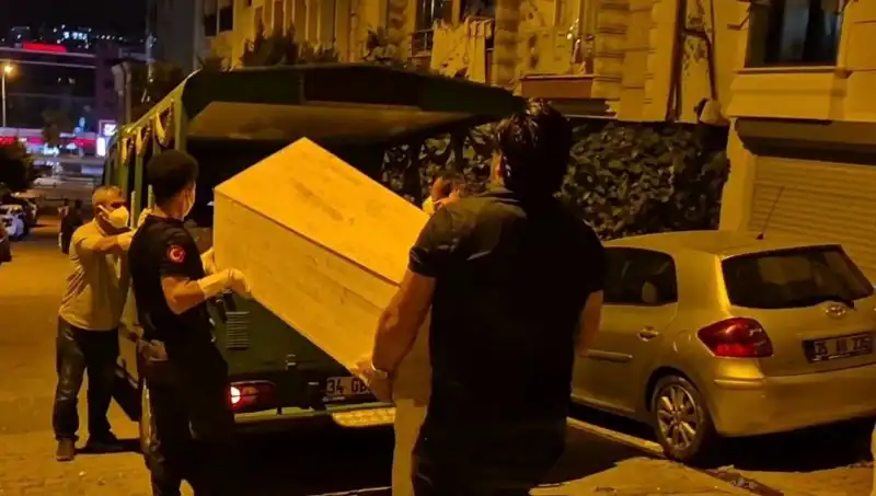 Esenyurt'ta Gizemli Ölüm: Bir Kadın Evinde Bulundu!