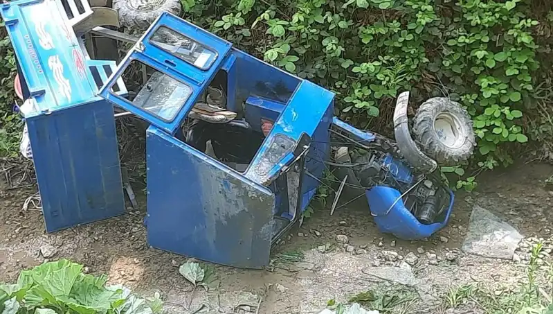 Kontrolden Çıkan Pat Pat Dereye Devrildi: Kazada İki Yaralı