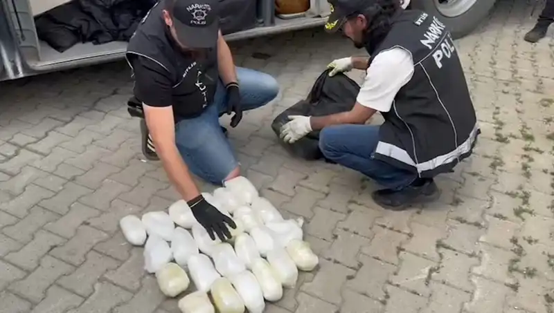 Yolcunun Valizinde Ele Geçirilen 13 Kilo Metamfetamin Şok Yarattı