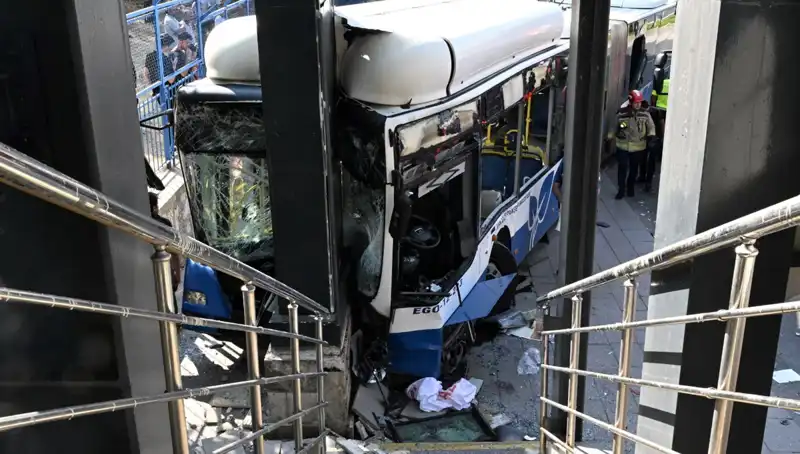 Ankara'da Belediye Otobüsü Kaza Yaptı: 27 Yaralıdan Biri Ağır