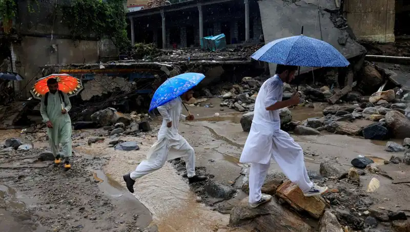 Pakistan'da Sel Felaketi: DSÖ, Acil Tıbbi Yardım Gönderdi