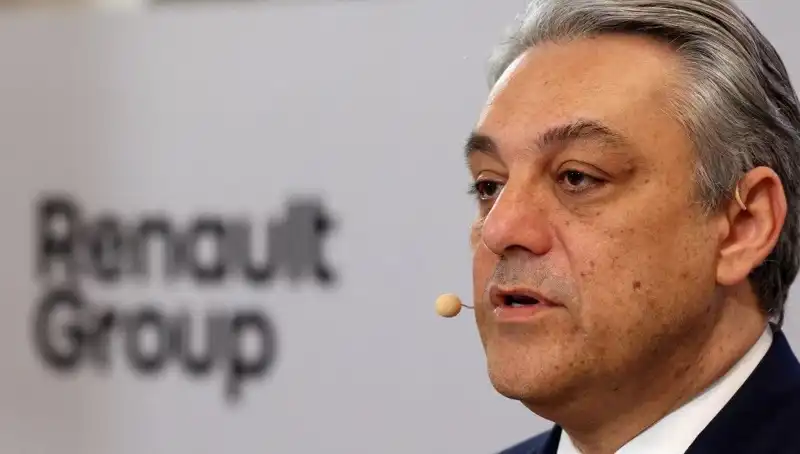 Renault’da Beklenmedik İstifa: Gelecek Plansız mı Kaldı?
