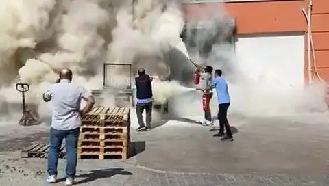 AVM Deposunda Yangın: Alışveriş Merkezinde Panik Anları!