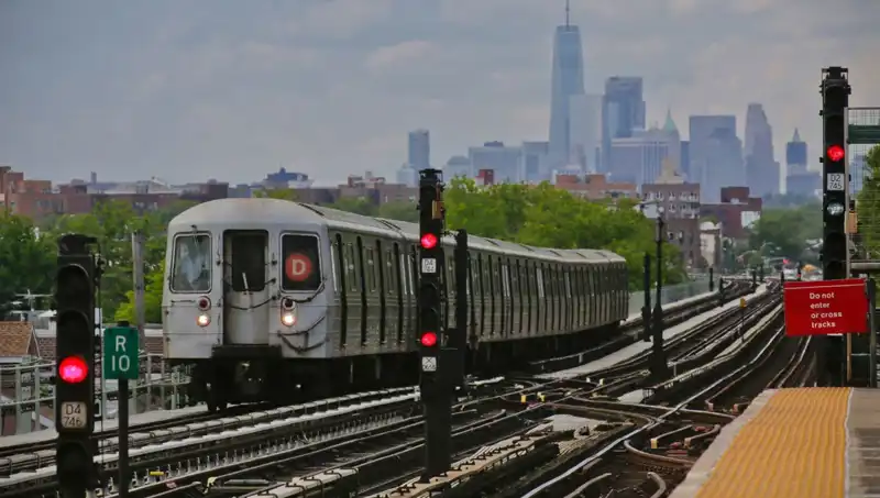 Metro Sörfü Trendine Dikkat: 15 Yaşındaki Genç Çocuğun Ölümü Şok Etti