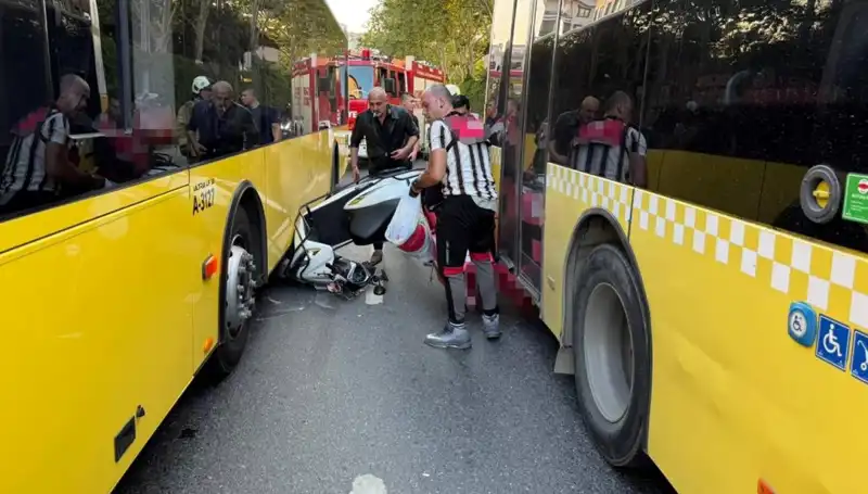 Motosiklet İETT Otobüsleri Arasında Korku Dolu Anlar Yaşattı