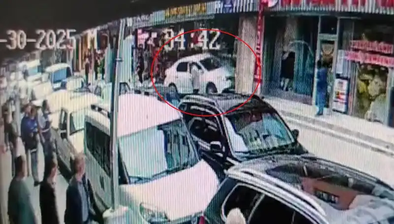 Alkollü Sürücü Mağazada Yalnızca İkisi Kurtuldu: Korkunç Anlar Yaşandı