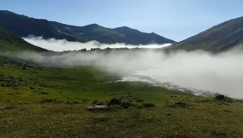 2400 Metre Yükseklikteki Gizemli Yer: Hava Durumunu Bildiren Doğa Harikası