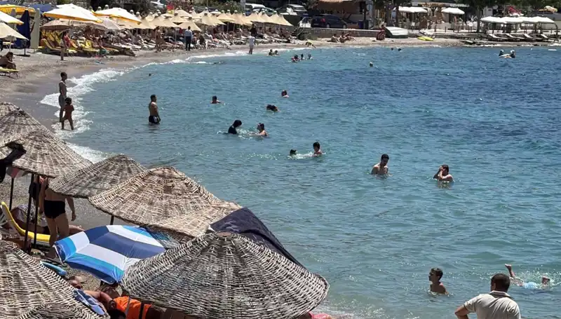 Sıcak Havalara Yenik Düşenler: Sahile Akın Etti!