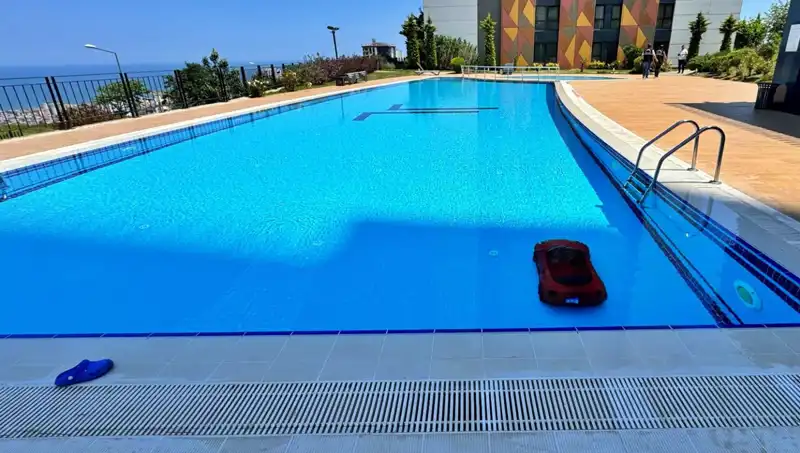 Samsun’da Küçük Çocuğun Akülü Arabasıyla Havuz Suyuna Düşmesi Panik Yarattı